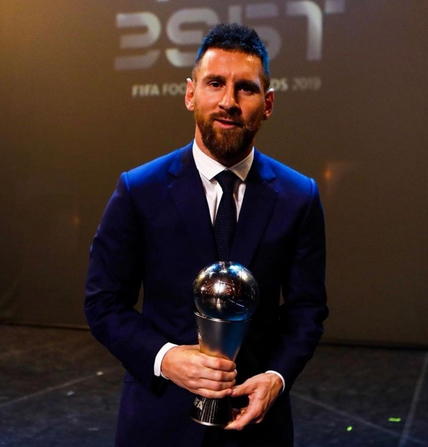 法甲梅西获得2021年度最佳球员金球奖
