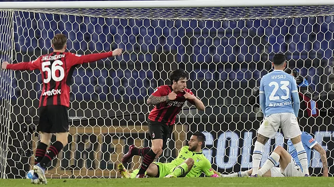 意甲回顾：AC米兰2-1拉齐奥登联赛榜首，托纳利准绝杀