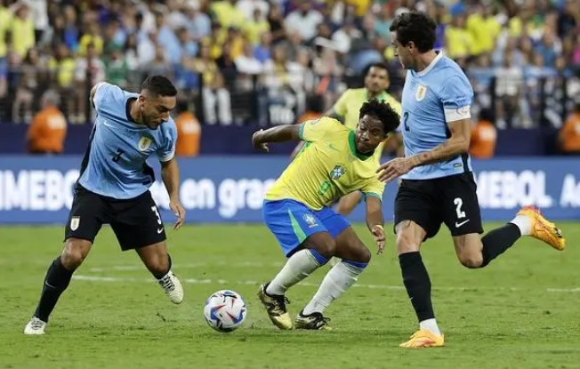 桑巴军团至暗时刻！美洲杯：巴西2-4不敌乌拉圭，惨遭淘汰出局